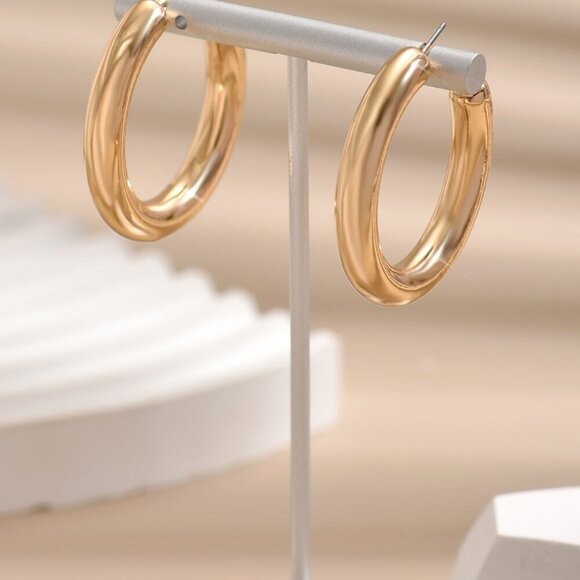 Yellow Gold Women's Minimalist Cuff Hoop Earrings - Picture 4 of 5
